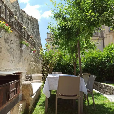 Gasthuis Maga' Housegarden Modica
