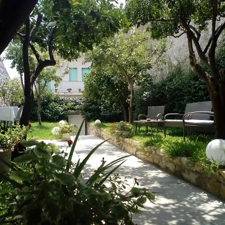 Maga' Housegarden *